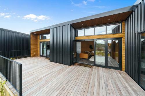 Kapiti Heights - Otaki Beach Holiday Home