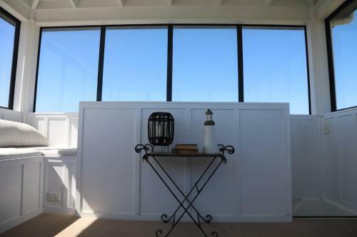 Idyllic Ocean Front Beach House - Waikawa Beach