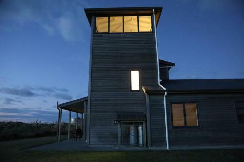 Idyllic Ocean Front Beach House - Waikawa Beach