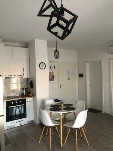Rovena's Apartment - Free Parking