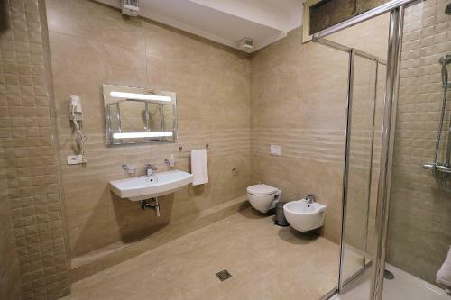 In Center Hotel