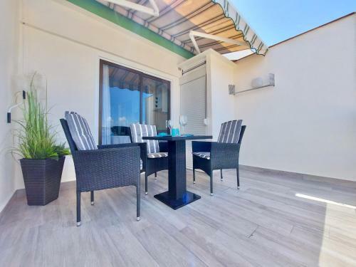 Ocean And Sky Studio Apartment