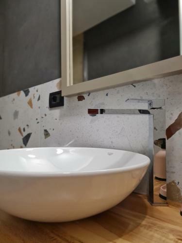 Tam Myslym Shyri Lux Studio Apartment No.1