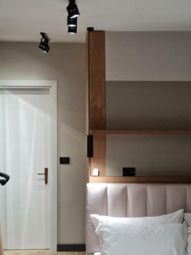 Tam Myslym Shyri Lux Studio Apartment No.1