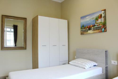 Apartamenti 2v1 - Myslym Shyri