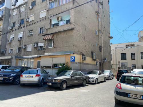 Apartamento Modern And Classic 2-bedroom Unit Apt. In Tirana