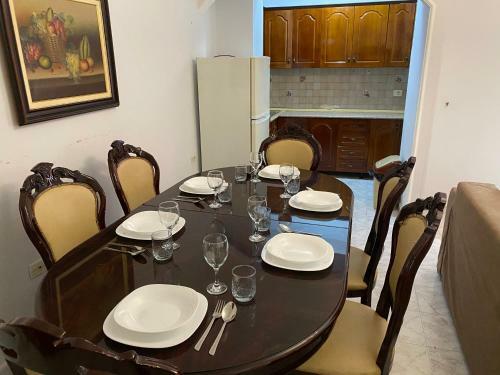 Apartamento Modern And Classic 2-bedroom Unit Apt. In Tirana