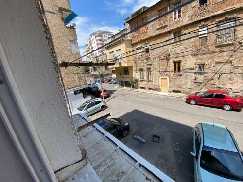 Apartamento Modern And Classic 2-bedroom Unit Apt. In Tirana