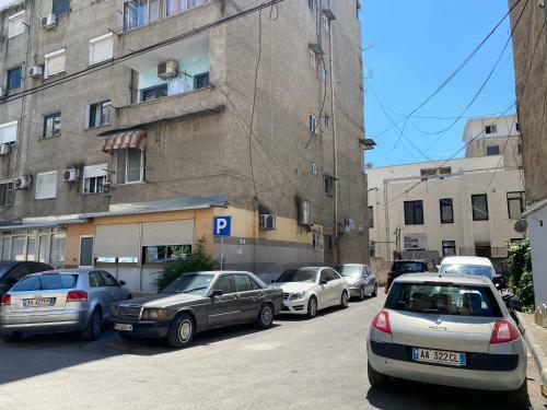 Apartamento Modern And Classic 2-bedroom Unit Apt. In Tirana