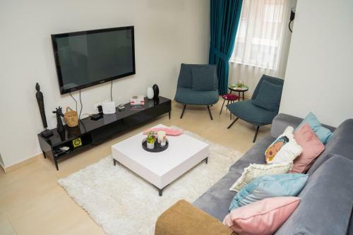 New Bazaar Stylish Apartment In Tirana?s Heart