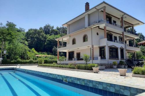 The Resident Villa With Pool