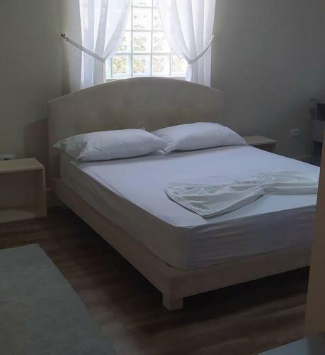 Lovely Modern Apartment(2 Beds+2 Baths) In A Villa