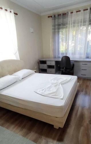 Lovely Modern Apartment(2 Beds+2 Baths) In A Villa