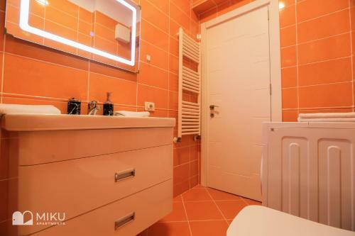 Miku Apartment-perfect 1bd At Komuna E Parisit