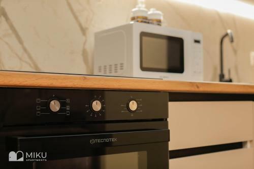Miku Apartment-perfect 1bd At Komuna E Parisit