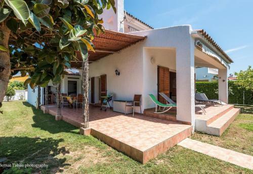 Villa 100 M From The Beach