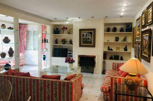 Villa Estilo Californiano Con Piscina