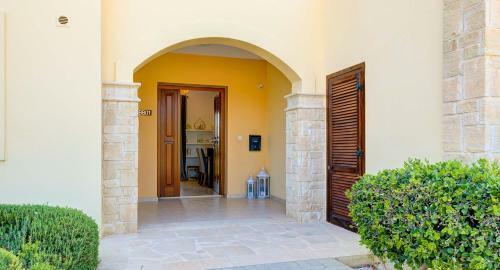 Apartment Paradisos, Ground Floor Overlooking Communal Pools, Aphrodite Hills