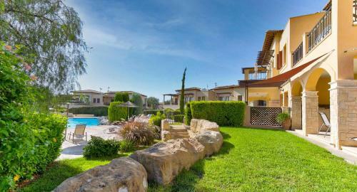 Apartment Paradisos, Ground Floor Overlooking Communal Pools, Aphrodite Hills