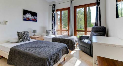 Apartment Paradisos, Ground Floor Overlooking Communal Pools, Aphrodite Hills
