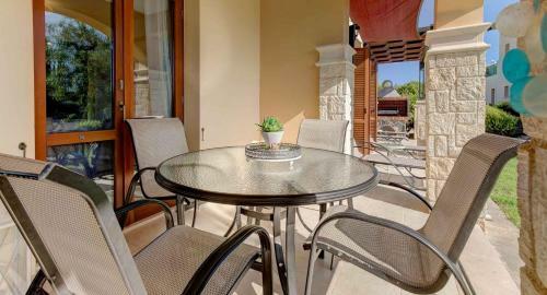 Apartment Paradisos, Ground Floor Overlooking Communal Pools, Aphrodite Hills