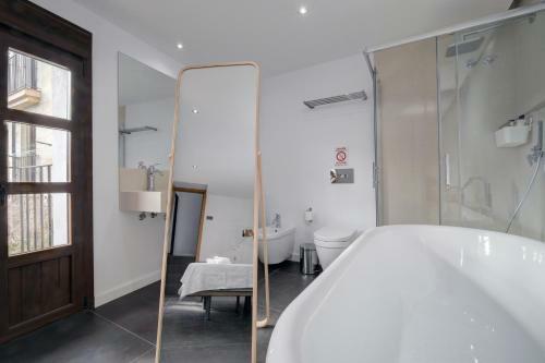 Wonderful Views In Luxury Apartment