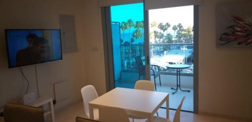 Apartamento Horizon Luxury Suite At Finikoudes Beach 303