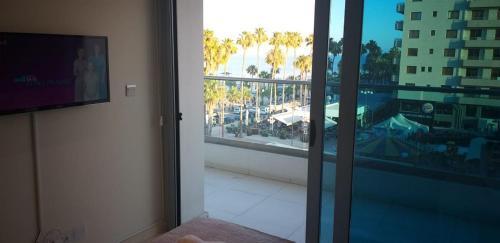 Apartamento Horizon Luxury Suite At Finikoudes Beach 303