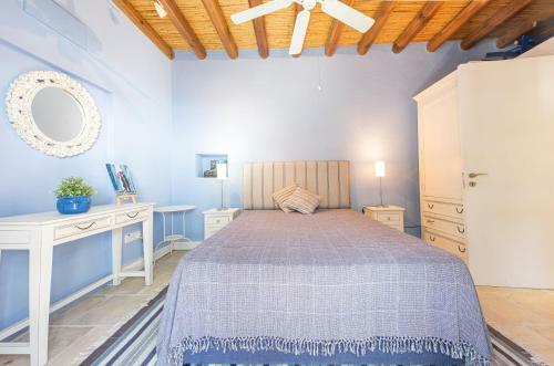 The Carob Tree Villa - 3 Br Rustic Luxury Home
