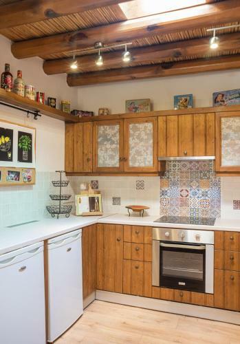 The Carob Tree Villa - 3 Br Rustic Luxury Home