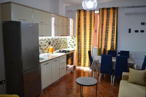 Kela's Central 5 Bd Apartment