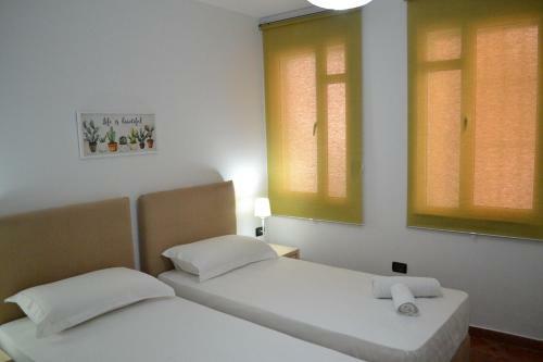 Kela's Central 5 Bd Apartment