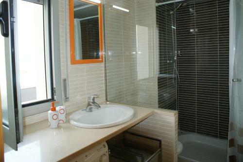 Apartamento Con Piscina Y Parking En Roses (5-3)