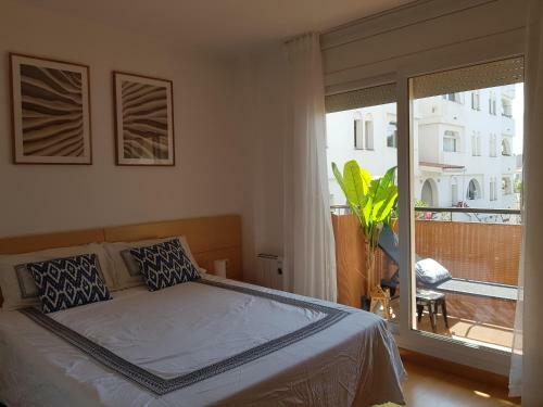 Apartamento Con Piscina En Los Canales de Rosas