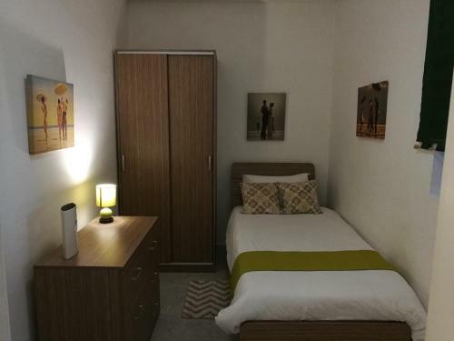 Village Corner 3 Bedroom Apartment With Garage