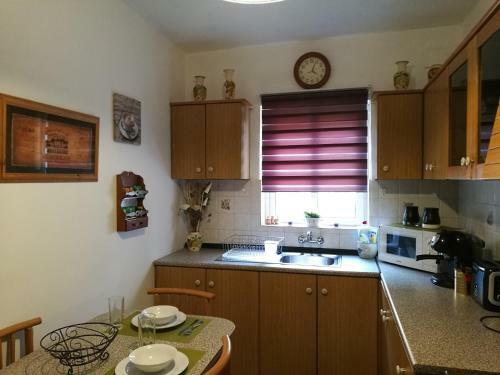Village Corner 3 Bedroom Apartment With Garage