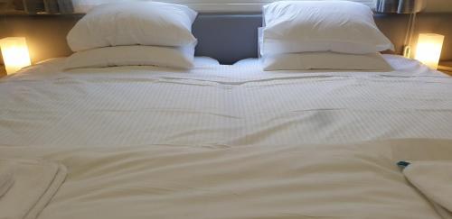 Lea Seafront Luxury Apartment (Breakbooking-cy)