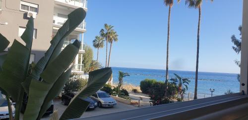 Lea Seafront Luxury Apartment (Breakbooking-cy)