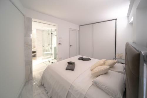 Luxurious Sea Front Three Bedroom Apartment