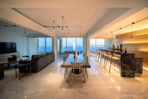 Luxurious Sea Front Three Bedroom Apartment
