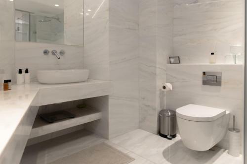 Luxurious Sea Front Three Bedroom Apartment