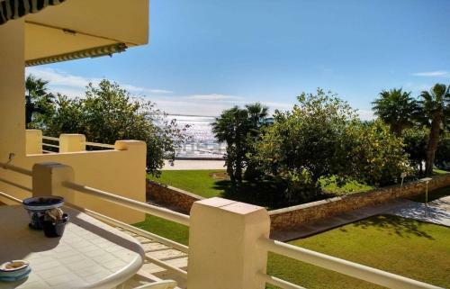 Apartamento Primera Linea de Mar Con Piscina