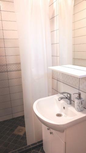 �htu Apartments