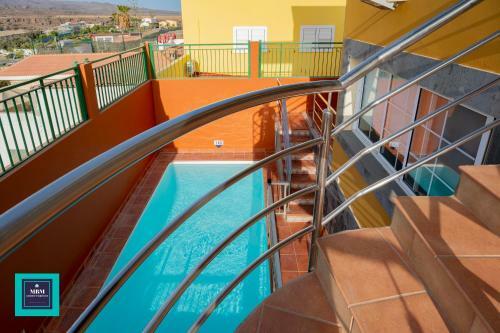 In�s Apartment, Monta�a La Data