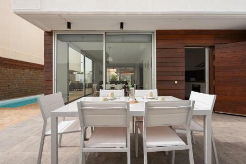 Modern 2br Villa Private Pool And Parking