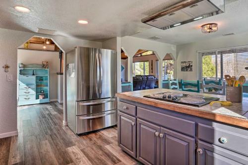 Colorful Cottonwood Home Walk To Verde River