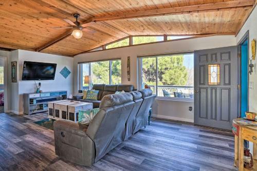 Colorful Cottonwood Home Walk To Verde River