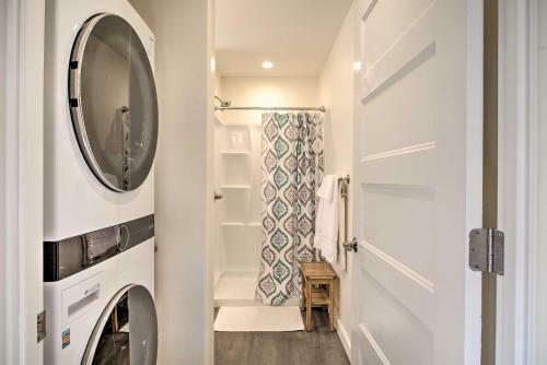 Old Town Cottonwood Cottage With Mod Interior!
