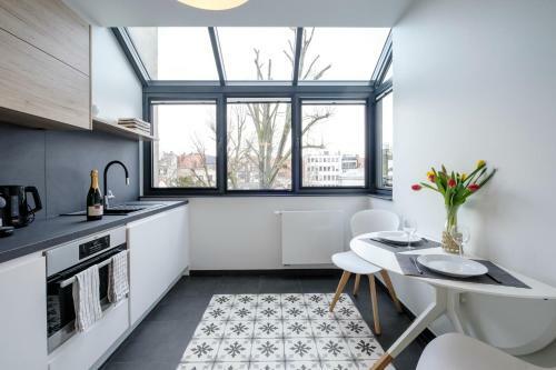 Fabulous Apartments In Ch�telain Area