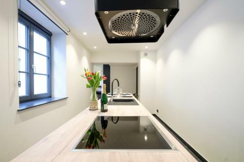 Fabulous Apartments In Ch�telain Area